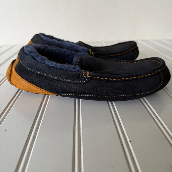 UGG Ascot Slippersen’s Boys size 7 Navy Blue & tan indoor outdoor moccasins main image 11